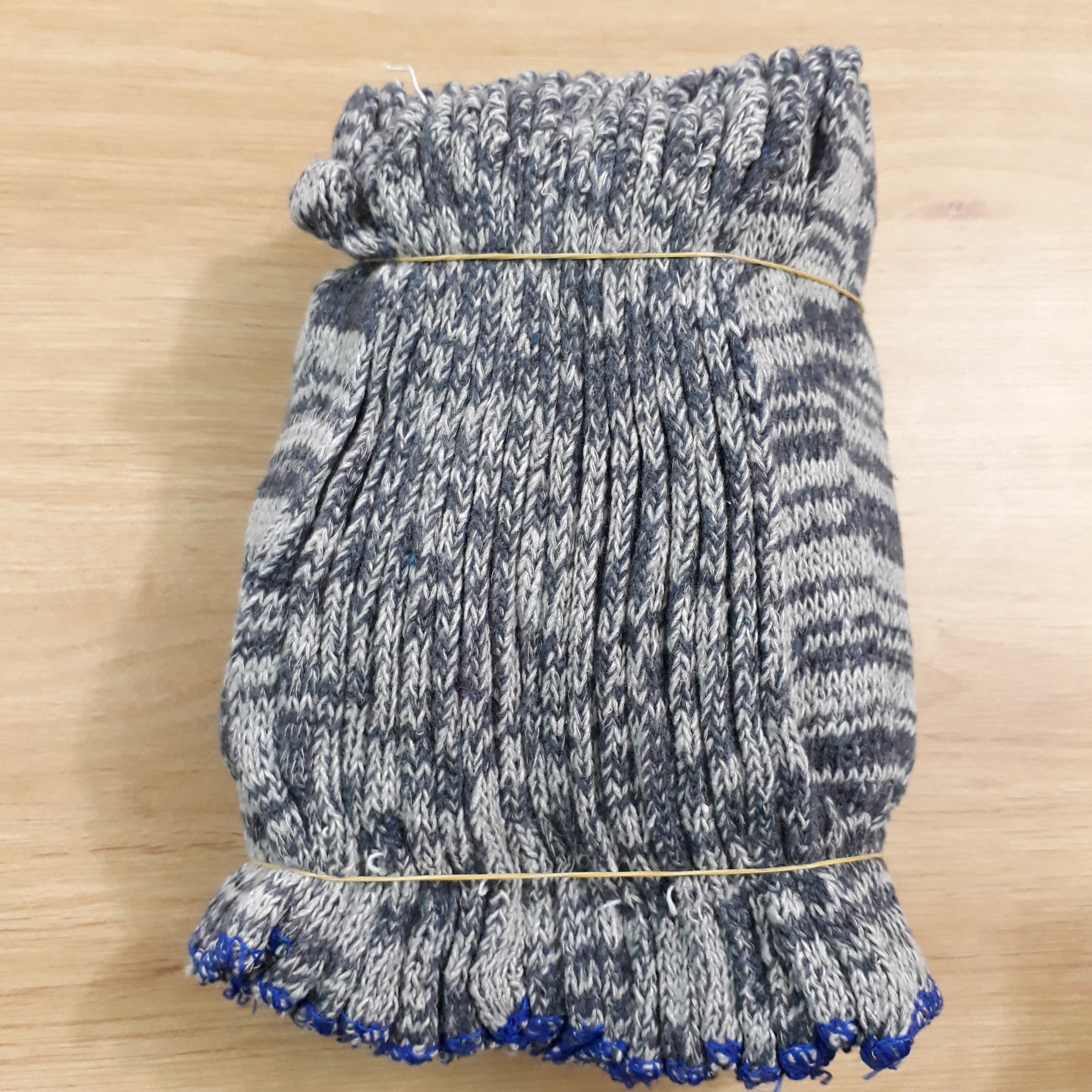 Găng tay bảo hộ bằng len màu muối tiêu 40g  VietNam | Giá rẻ nhất - Công Ty TNHH Thương Mại Dịch Vụ Đạt Tâm
