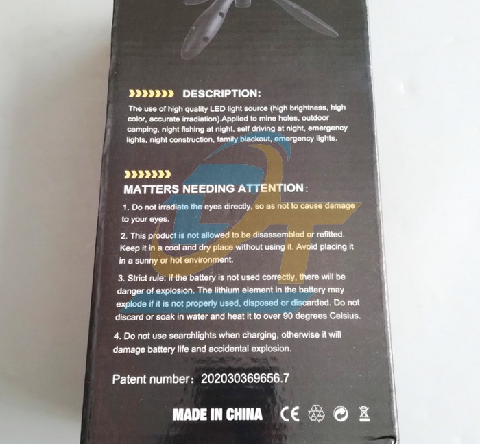 Đèn pin cầm tay siêu sáng chiếu xa 1000m có chân đế W590  China | Giá rẻ nhất - Công Ty TNHH Thương Mại Dịch Vụ Đạt Tâm